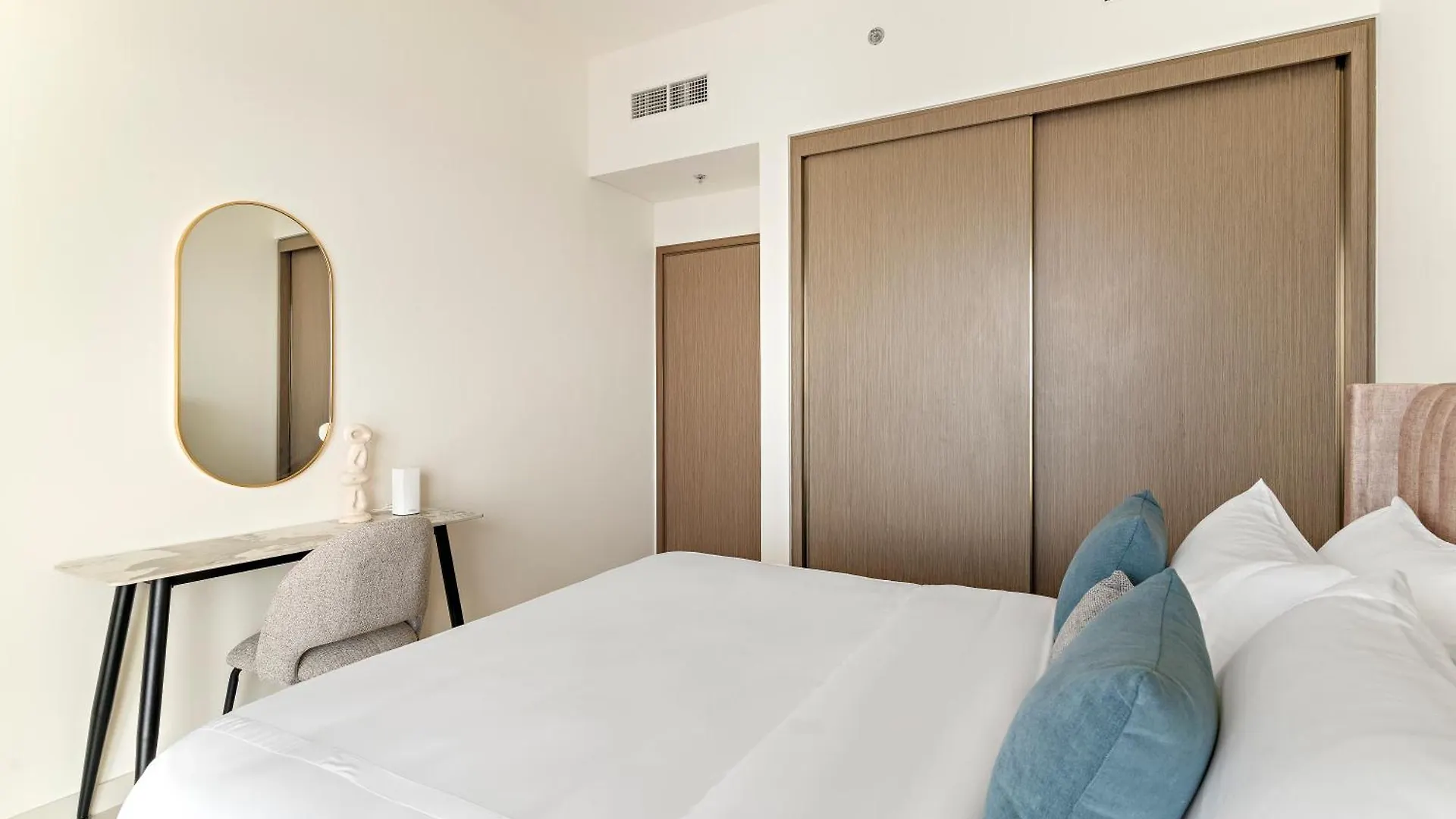 2Br Grand Bleu Tower 2, Direct Beach Access Dubai 0*,